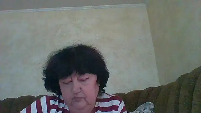 Snapshot of MilaSky5303 chatting on 11/18/25, 10:29 MilaSky5303 online show from 11/18/25, 10:29