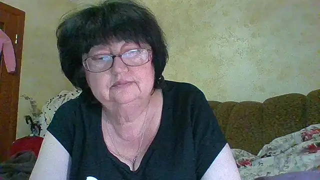 Snapshot of MilaSky5303 chatting on 11/19/25, 07:58 MilaSky5303 online show from 11/19/25, 07:58