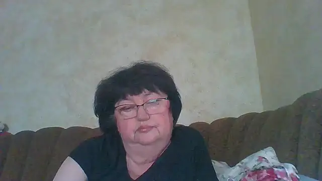 Snapshot of MilaSky5303 chatting on 11/22/25, 07:18 MilaSky5303 online show from 11/22/25, 07:18