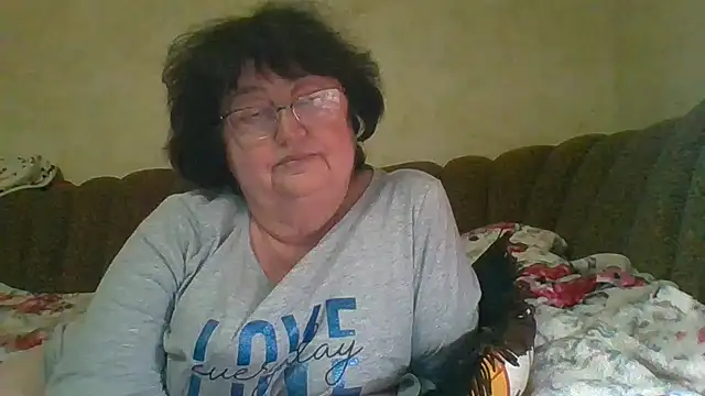 Snapshot of MilaSky5303 chatting on 12/13/25, 08:04 MilaSky5303 online show from 12/13/25, 08:04