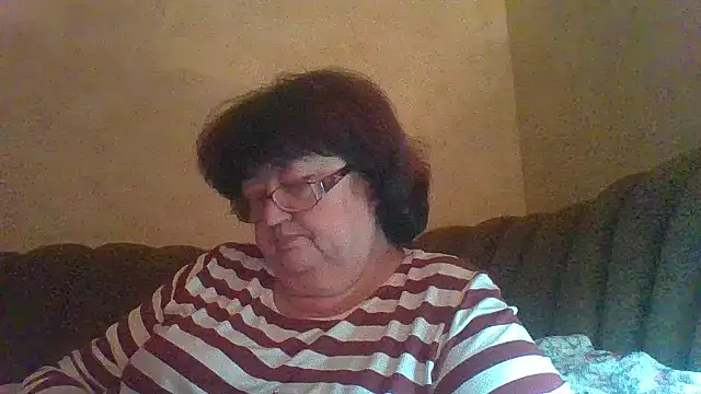 Snapshot of MilaSky5303 chatting on 09/22/25, 04:24 MilaSky5303 online show from 09/22/25, 04:24
