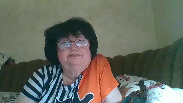 Snapshot of MilaSky5303 chatting on 11/06/25, 01:15 MilaSky5303 online show from 11/06/25, 01:15