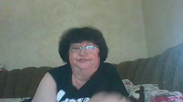 Snapshot of MilaSky5303 chatting on 11/28/25, 09:31 MilaSky5303 online show from 11/28/25, 09:31