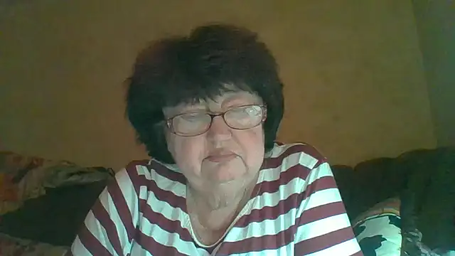 Snapshot of MilaSky5303 chatting on 10/12/25, 08:21 MilaSky5303 online show from 10/12/25, 08:21