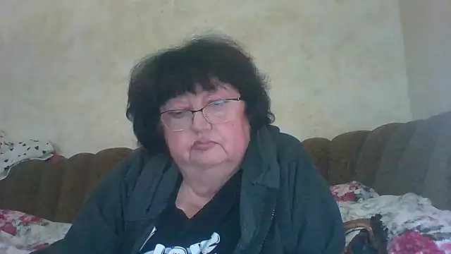 Snapshot of MilaSky5303 chatting on 11/29/25, 09:42 MilaSky5303 online show from 11/29/25, 09:42