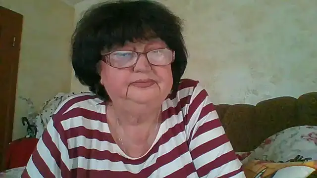 Snapshot of MilaSky5303 chatting on 11/15/25, 09:57 MilaSky5303 online show from 11/15/25, 09:57