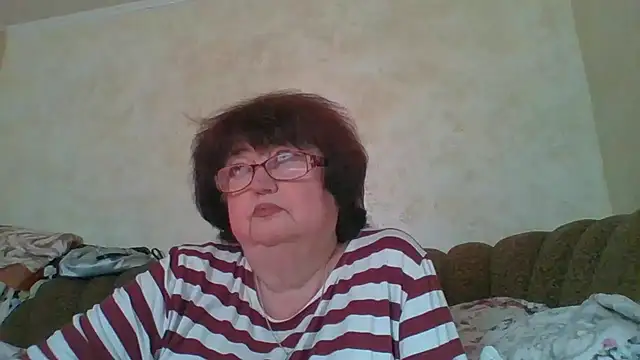 Snapshot of MilaSky5303 chatting on 10/25/25, 10:03 MilaSky5303 online show from 10/25/25, 10:03