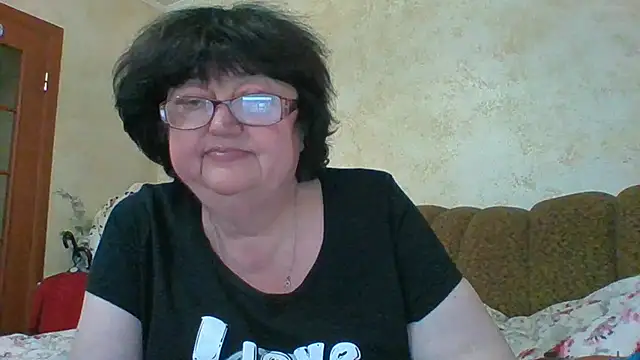 Snapshot of MilaSky5303 chatting on 11/16/25, 10:09 MilaSky5303 online show from 11/16/25, 10:09