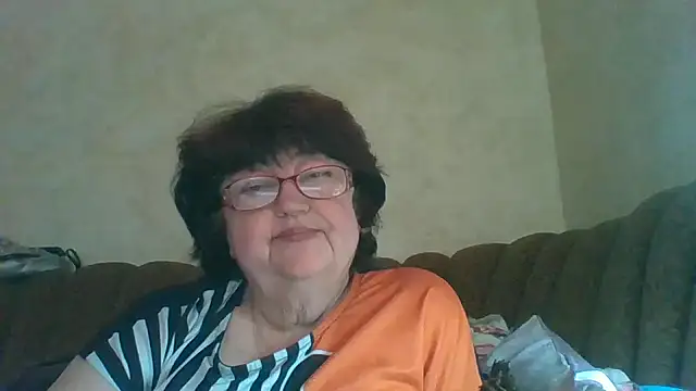 Snapshot of MilaSky5303 chatting on 10/13/25, 10:17 MilaSky5303 online show from 10/13/25, 10:17