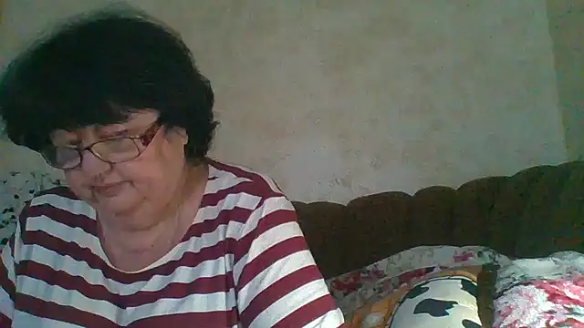 Snapshot of MilaSky5303 chatting on 11/01/25, 12:32 MilaSky5303 online show from 11/01/25, 12:32