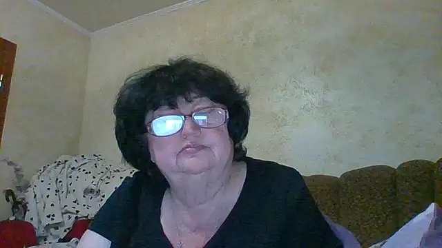 Snapshot of MilaSky5303 chatting on 11/12/25, 12:04 MilaSky5303 online show from 11/12/25, 12:04