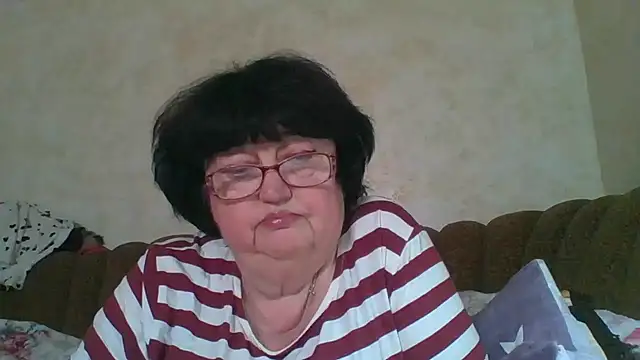 Snapshot of MilaSky5303 chatting on 11/02/25, 10:31 MilaSky5303 online show from 11/02/25, 10:31