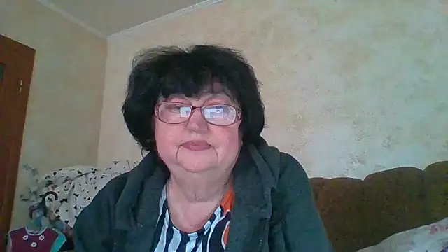 Snapshot of MilaSky5303 chatting on 10/28/25, 12:15 MilaSky5303 online show from 10/28/25, 12:15