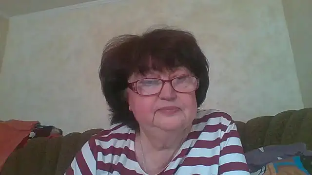 Snapshot of MilaSky5303 chatting on 09/27/25, 11:49 MilaSky5303 online show from 09/27/25, 11:49