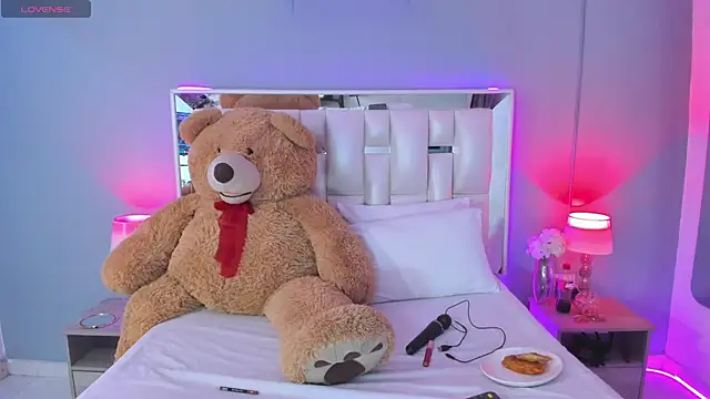 Darlyn tenderhot   online show from 09/19/25, 06:39