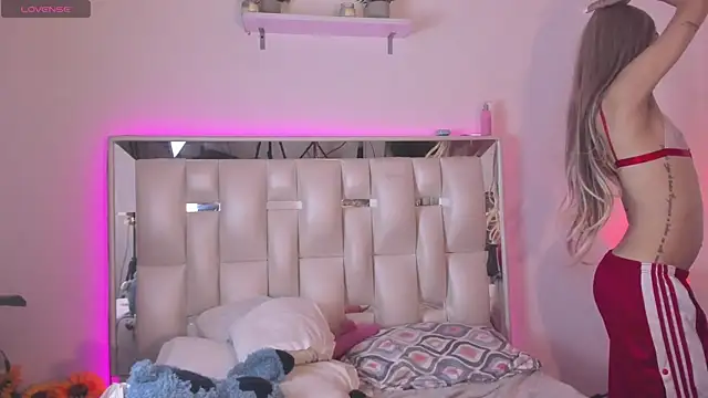 Darlyn tenderhot   online show from 03/15/26, 04:47