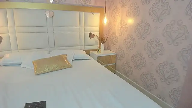 Briana 24 online show from 11/20/25, 07:25