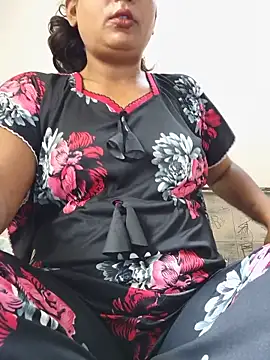 your chandni04 online show from 05/19/26, 08:32