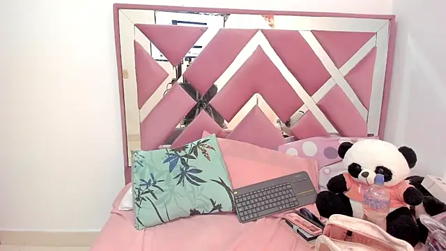 bellalumi online show from 02/19/26, 04:31