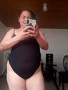 Snapshot of Miss_Adriana01 chatting on 12/19/25, 05:26 Miss Adriana01 online show from 12/19/25, 05:26