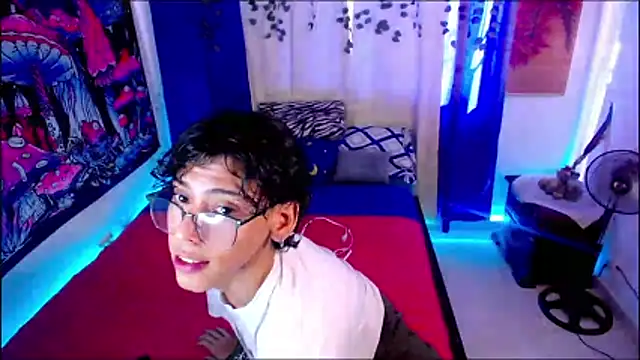 Snapshot of Thedoll_ethan7 chatting on 02/17/26, 08:39 Thedoll ethan7 online show from 02/17/26, 08:39