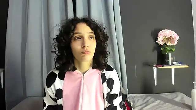 Snapshot of TeensNews18 chatting on 12/04/25, 11:53 TeensNews18 online show from 12/04/25, 11:53