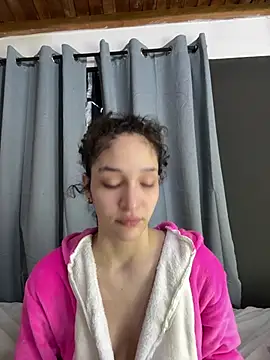 Snapshot of TeensNews18 chatting on 02/11/26, 11:21 TeensNews18 online show from 02/11/26, 11:21