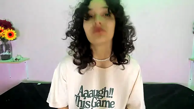 Snapshot of TeensNews18 chatting on 10/26/25, 11:43 TeensNews18 online show from 10/26/25, 11:43