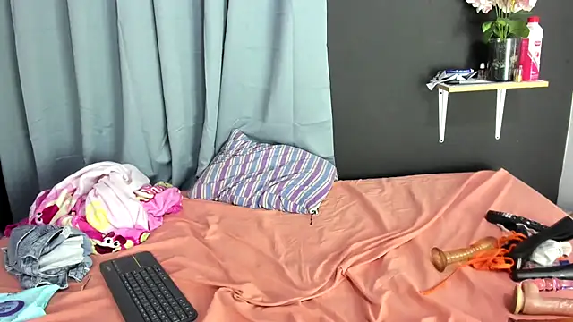 Snapshot of TeensNews18 chatting on 11/03/25, 12:49 TeensNews18 online show from 11/03/25, 12:49