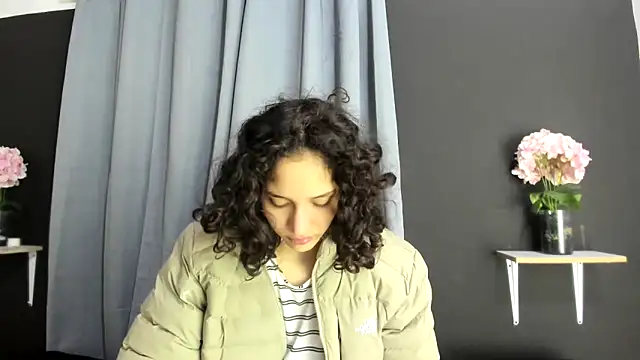 Snapshot of TeensNews18 chatting on 11/12/25, 11:25 TeensNews18 online show from 11/12/25, 11:25