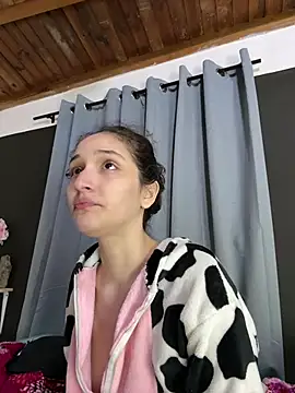 Snapshot of TeensNews18 chatting on 04/12/26, 12:14 TeensNews18 online show from 04/12/26, 12:14