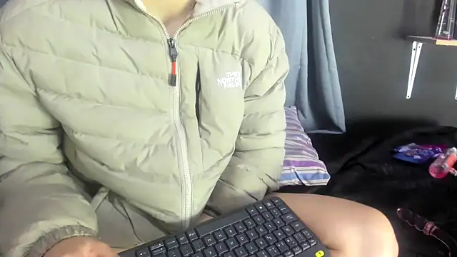 Snapshot of TeensNews18 chatting on 11/16/25, 12:32 TeensNews18 online show from 11/16/25, 12:32