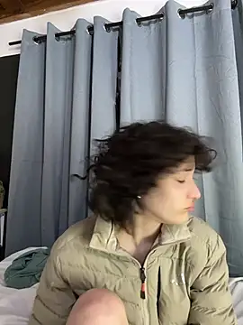 Snapshot of TeensNews18 chatting on 02/18/26, 11:39 TeensNews18 online show from 02/18/26, 11:39