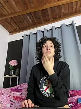 Snapshot of TeensNews18 chatting on 03/03/26, 11:28 TeensNews18 online show from 03/03/26, 11:28