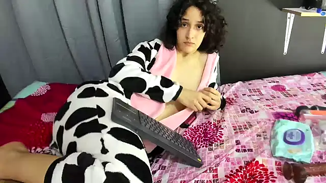 Snapshot of TeensNews18 chatting on 12/13/25, 08:04 TeensNews18 online show from 12/13/25, 08:04