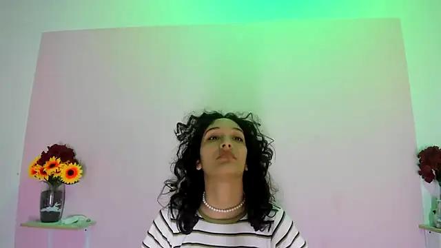 Snapshot of TeensNews18 chatting on 10/28/25, 11:20 TeensNews18 online show from 10/28/25, 11:20