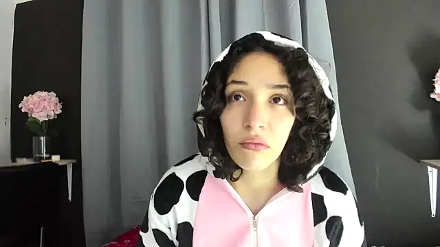 Snapshot of TeensNews18 chatting on 12/14/25, 02:44 TeensNews18 online show from 12/14/25, 02:44