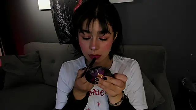 Snapshot of flower_smith_ chatting on 02/12/26, 11:43 flower smith online show from 02/12/26, 11:43