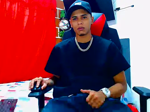 Snapshot of cristian_tayron1 chatting on 06/12/26, 07:39 cristian tayron1 online show from 06/12/26, 07:39