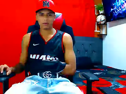 Snapshot of cristian_tayron1 chatting on 07/06/26, 06:20 cristian tayron1 online show from 07/06/26, 06:20