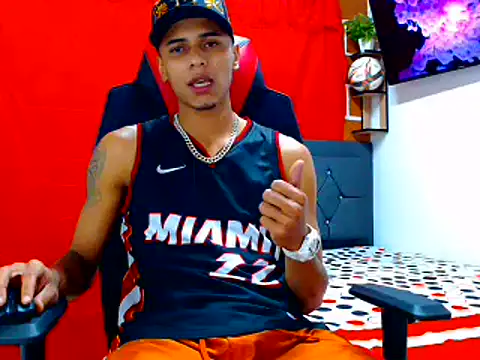 Snapshot of cristian_tayron1 chatting on 07/13/26, 07:51 cristian tayron1 online show from 07/13/26, 07:51