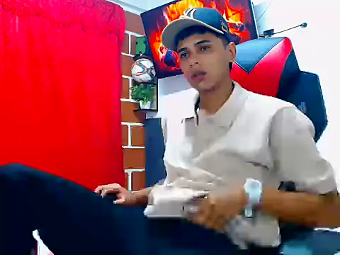 Snapshot of cristian_tayron1 chatting on 06/16/26, 06:02 cristian tayron1 online show from 06/16/26, 06:02