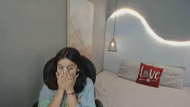 Julieth brown  online show from 11/20/25, 06:41