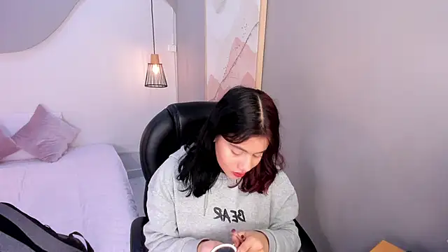 Julieth brown  online show from 12/01/25, 07:48