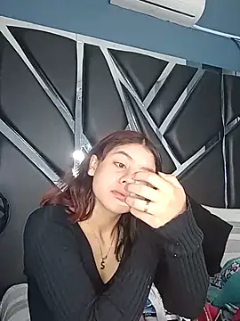 Snapshot of Julieth_brown_ chatting on 09/19/25, 07:29 Julieth brown  online show from 09/19/25, 07:29