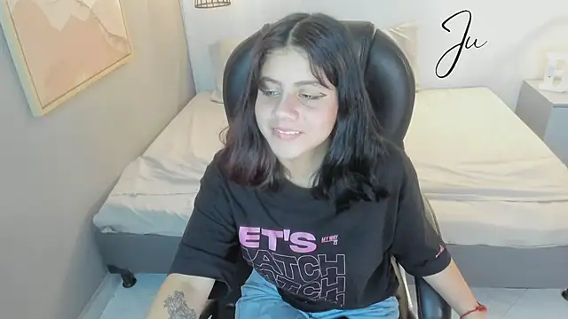 Julieth brown  online show from 10/30/25, 07:44