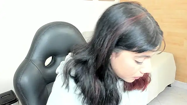 Julieth brown  online show from 12/21/25, 11:34