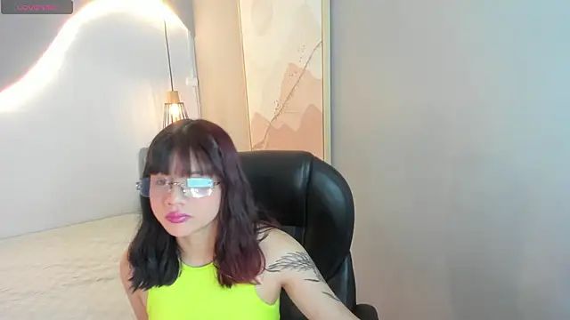 Julieth brown  online show from 12/16/25, 07:18