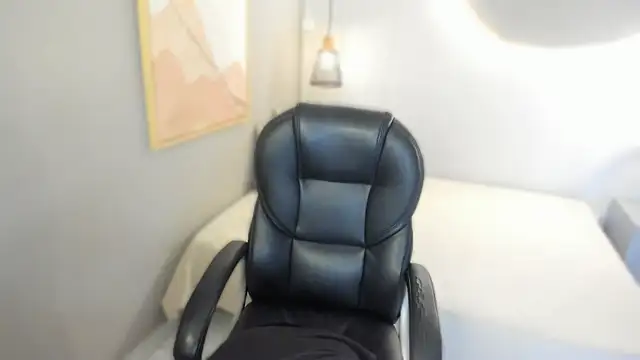 Julieth brown  online show from 12/19/25, 07:49