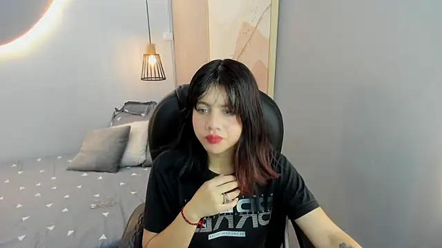 Snapshot of Julieth_brown_ chatting on 10/18/25, 08:00 Julieth brown  online show from 10/18/25, 08:00